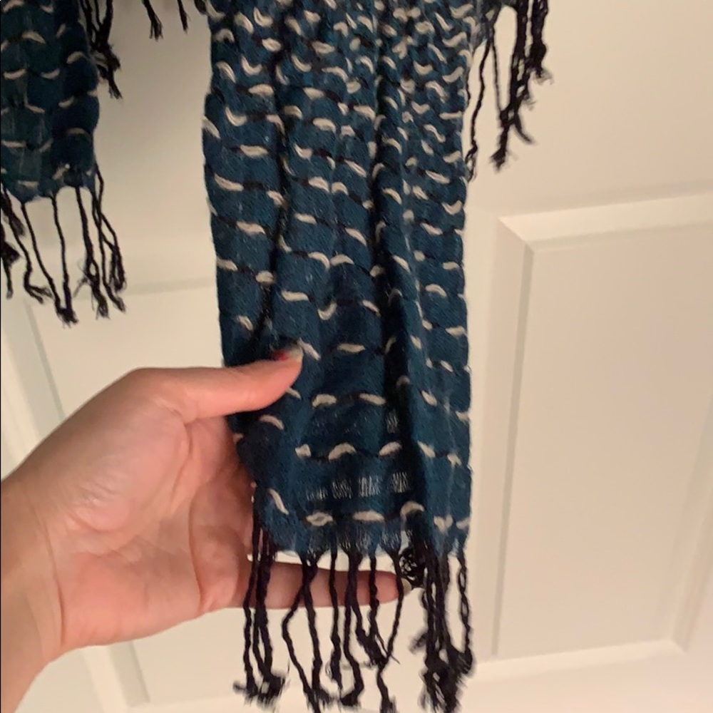 Scarf - Picture 3 of 4